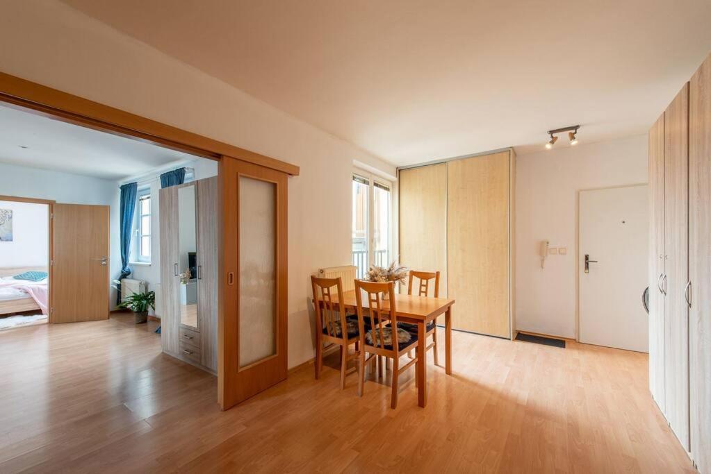 Crystal View Apartment Bratislava Luaran gambar